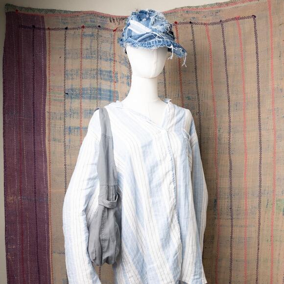 Custom upcycled carhartt shoulder bag - Picture 3 of 6